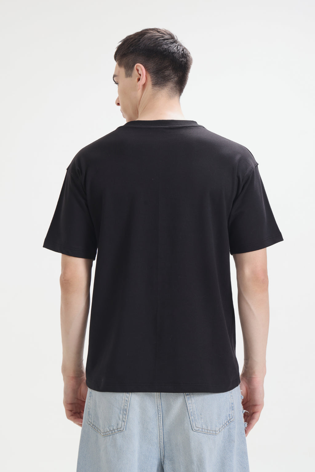BLACK SIGNATURE OVERSIZED T-SHIRT