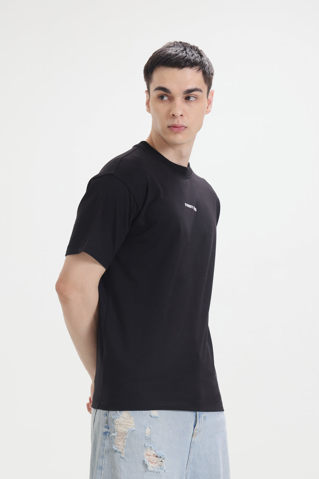 BLACK SIGNATURE OVERSIZED T-SHIRT