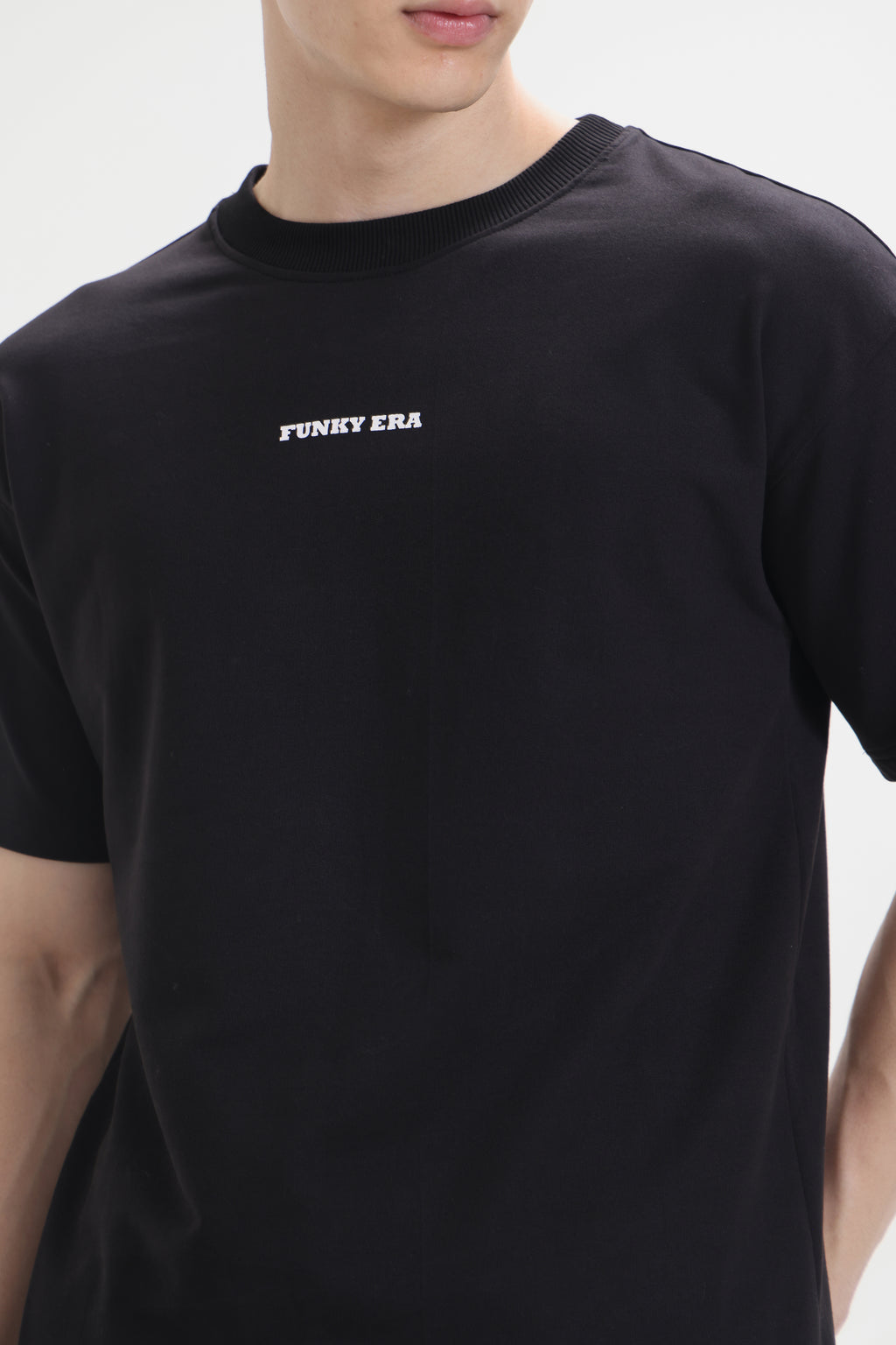 BLACK SIGNATURE OVERSIZED T-SHIRT